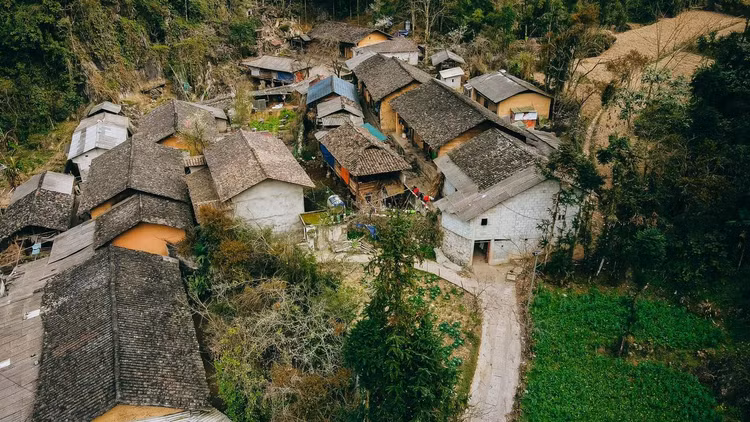 Ngôi làng này được ví như là thế giới cổ tích bởi sở hữu những nếp nhà bình yên, xinh đẹp tựa như trong các quyển truyện chúng ta thường được nghe từ thuở nhỏ. Ảnh miavn