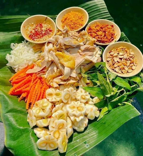 Mạng xã hội ngập tràn hình ảnh bán món gỏi gà măng cụt xanh.