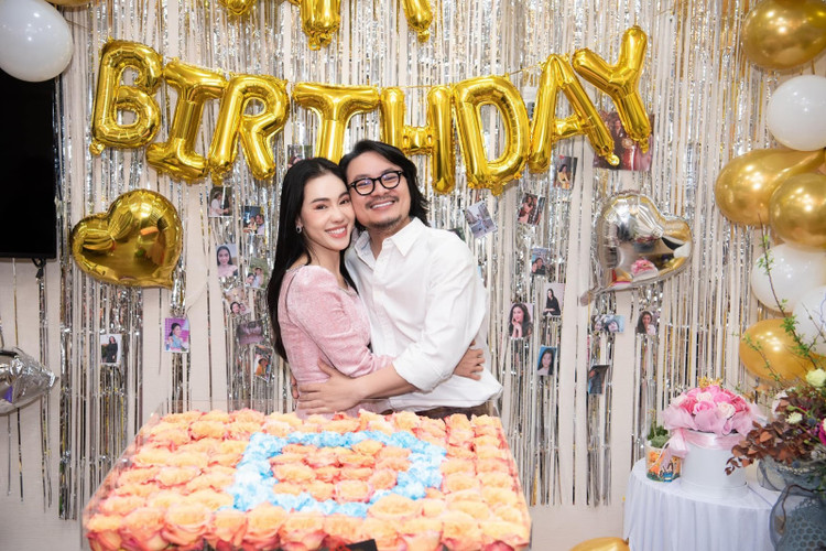 Khoảnh khắc ngọt ngào của vợ chồng đạo diễn Đỗ Nhật Nam