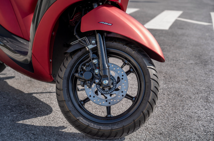 Hệ thống phanh ABS ở xe Yamaha Grande giảm thiểu nguy hiểm khi phanh gấp