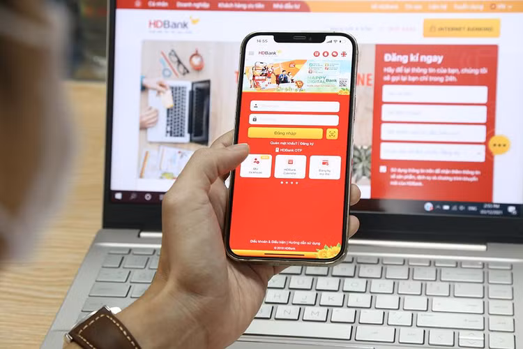 Khách hàng có thể mở tài khoản tiết kiệm trên App HDBank và Internet Banking.