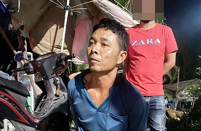 Đối tượng Hữu Minh Kỳ bị công an khống chế. Ảnh tuoitre.vn