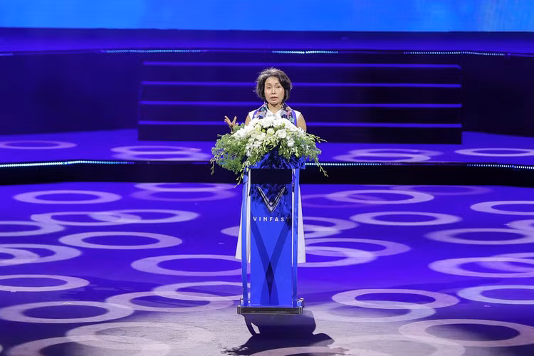 Bà Lê Thị Thu Thuỷ - Phó Chủ tịch Tập đoàn Vingroup kiêm Tổng giám đốc VinFast toàn cầu phát biểu công bố chính thức ra mắt Cộng đồng VinFast toàn cầu. Bà Lê Thị Thu Thuỷ - Phó Chủ tịch Tập đoàn Vingroup kiêm Tổng giám đốc VinFast toàn cầu phát biểu công bố chính thức ra mắt Cộng đồng VinFast toàn cầu.