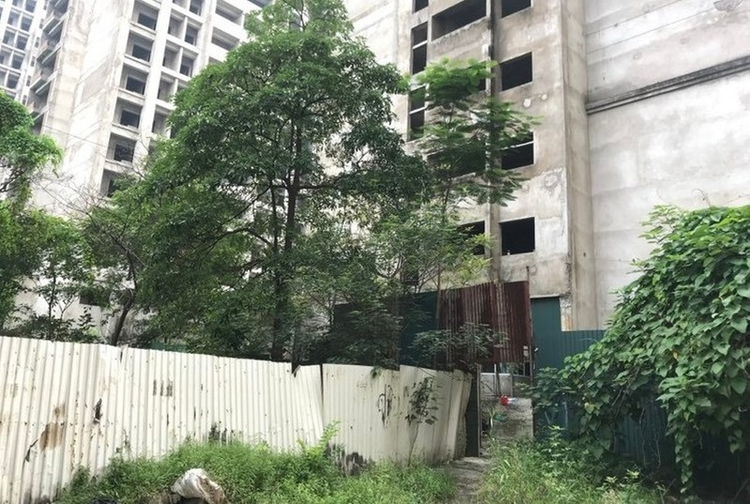 Dự án Khu nhà ở cho học sinh - sinh viên với viễn cảnh cung cấp nơi ở giá rẻ cho sinh viên thuê nhưng không thể đạt mục tiêu, giờ là những tòa nhà phơi nắng, phơi sương, xuống cấp nghiêm trọng.