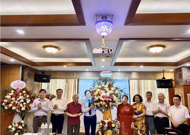 TSKH Phan Xuân Dũng, cùng đại diện lãnh đạo các Ban của Liên hiệp Hội Việt Nam (LHHVN) đã tham dự buổi Lễ.