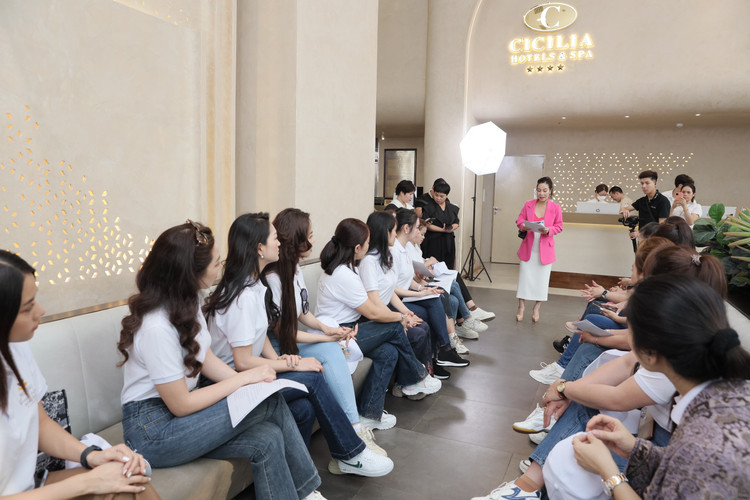 Một buổi training cho các thí sinh trong cuộc thi