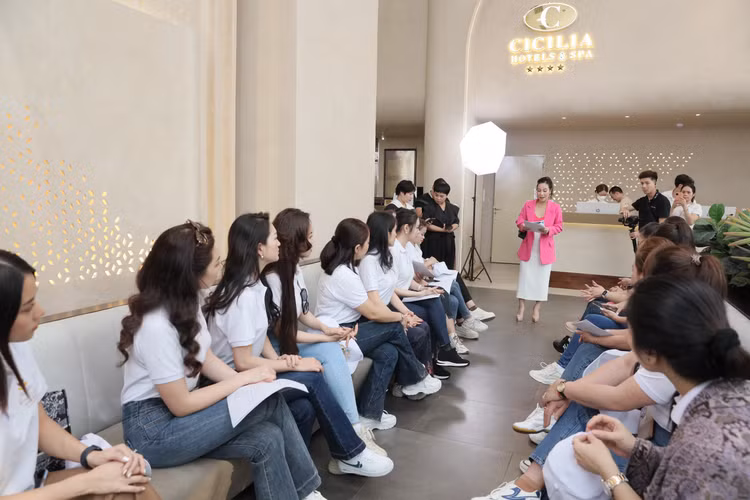 Một buổi training cho các thí sinh trong cuộc thi