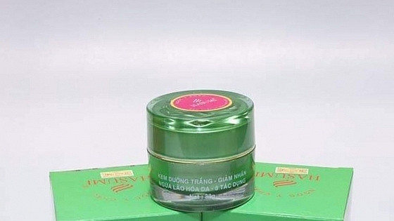 Thu hồi lô kem dưỡng trắng, chống nắng HASUMI kém chất lượng - Ảnh: Tạp chí Quản lý thị trường