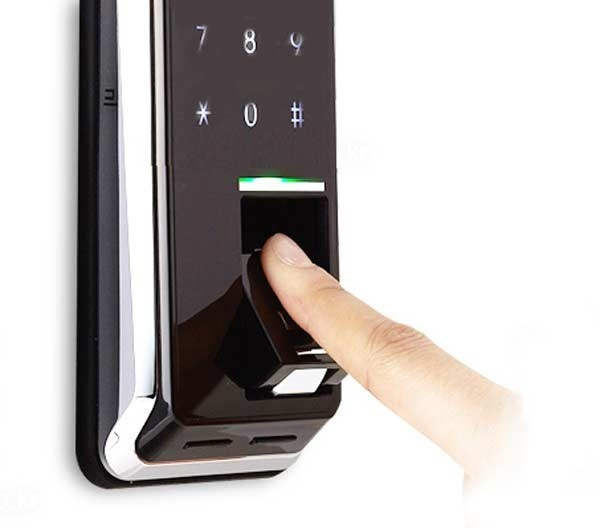 Khóa điện tử kém chất lượng không nhạy bén như sản phẩm chính hãng