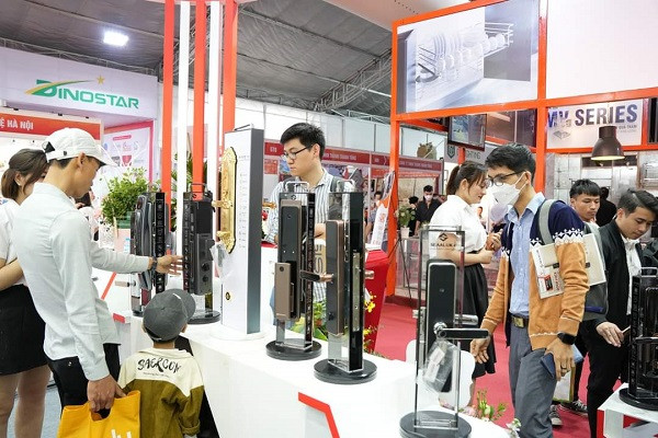 Thị trường khóa cửa điện tử hiện nay khá đa dạng