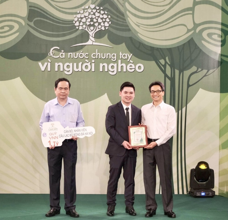 Ông Đỗ Vinh Quang và CBNV T&amp;T Group trao tặng hàng ngàn suất quà tình nghĩa cho người dân Hà Nội gặp khó khăn do ảnh hưởng bởi dịch COVID-19