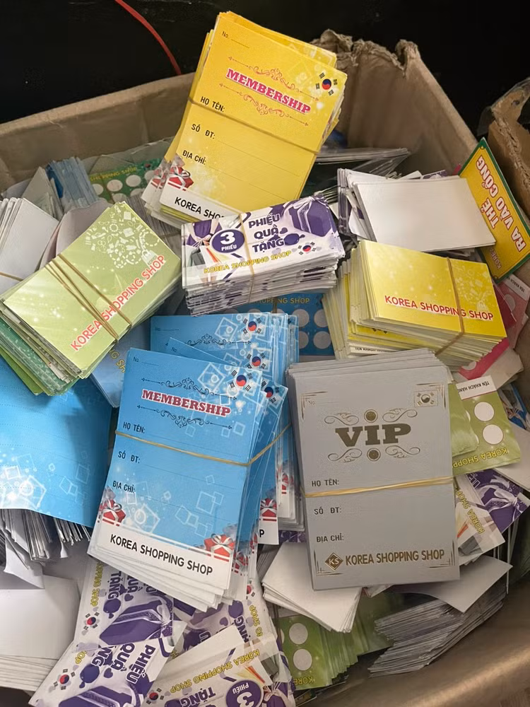 Các phiếu tặng quà, tích điểm người tiêu dùng được phát khi đến tham dự hội thảo. Ảnh suckhoevadoisong