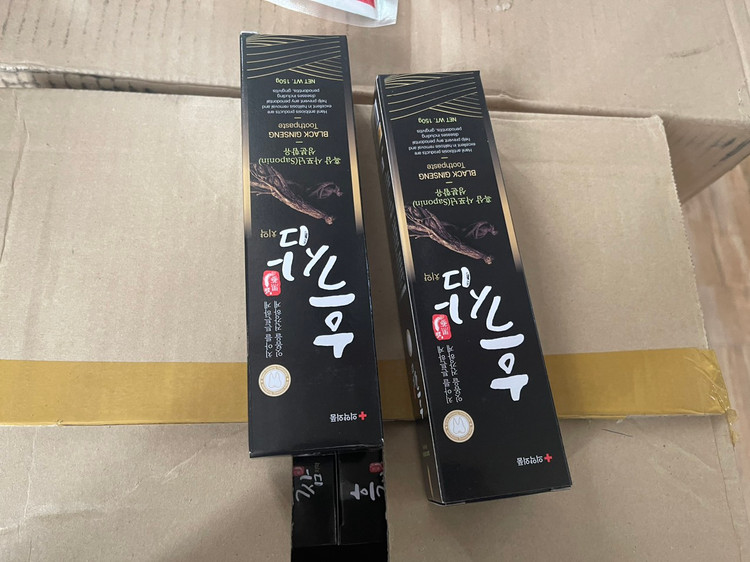 Quà tặng khi người tiêu dùng đến tham dự hội thảo. Ảnh suckhoevadoisong