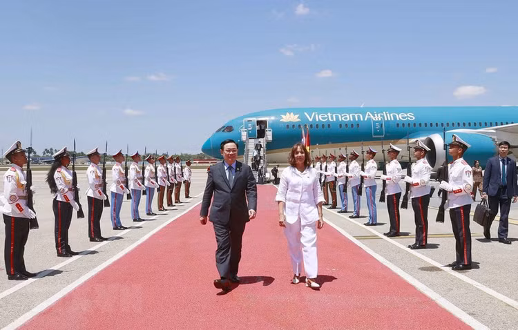 Lễ đón Chủ tịch Quốc hội Vương Đình Huệ tại Sân bay José Martí - Ảnh: Doãn Tấn/TTXVN