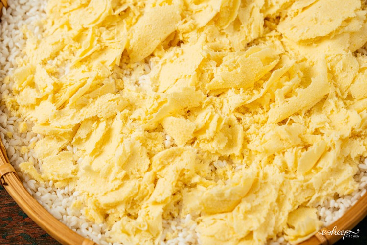 Bạn đã nghe đến bí thuật “2 lửa 3 vò” hay xôi đẹp như “kim bao ngân” chưa? Đây chính là bí quyết nằm lòng truyền bao đời nay của các bà các mẹ. Ảnh giaoducthoidai