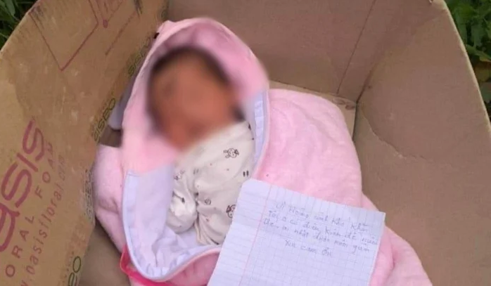 Bé trai sơ sinh bị bỏ rơi tại Thừa Thiên Huế. Ảnh: VTC news