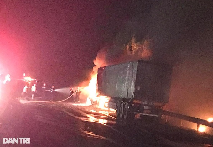 Thời điểm đám cháy xảy ra. Ảnh: Dân trí