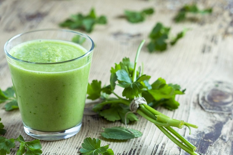 Rau mùi vừa là cây gia vị quen thuộc vừa là bài thuốc dân gian có nhiều tác dụng. Ảnh internet