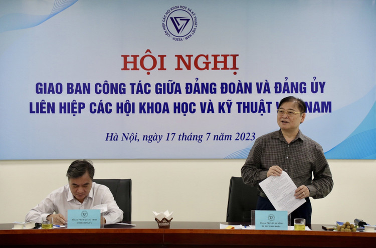 TSKH Phan Xuân Dũng - Bí thư Đảng đoàn, Chủ tịch Liên hiệp các Hội Khoa học và Kỹ thuật Việt Nam phát biểu tại Hội nghị.
