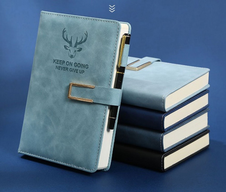 Sổ và bút là món quà cần thiết cho bác sĩ