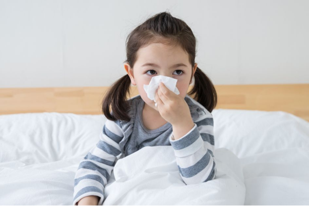 Cảm lạnh là bệnh phổ biến thường gặp ở trẻ giai đoạn chuyển mùa