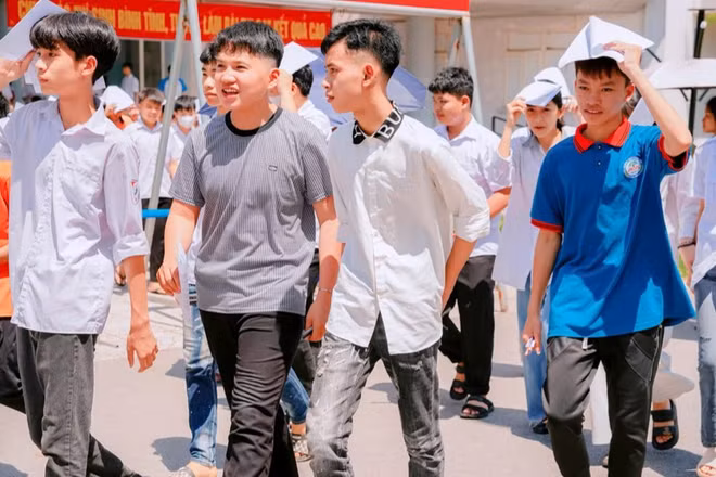 Thí sinh Bắc Ninh hoàn thành bài thi môn Toán vào lớp 10- Đề và gợi ý đáp án