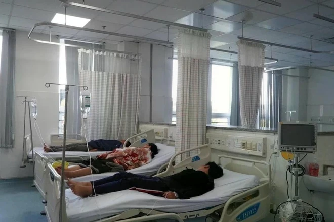 59 ca nghi ngộ độc sau khi ăn bánh mì tiệm vỉa hè ở TP HCM 