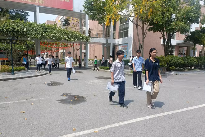 Kỳ thi lớp 10 THPT 2026 ở Hà Nội áp lực hơn thi Đại học. Ảnh Bình Nguyên