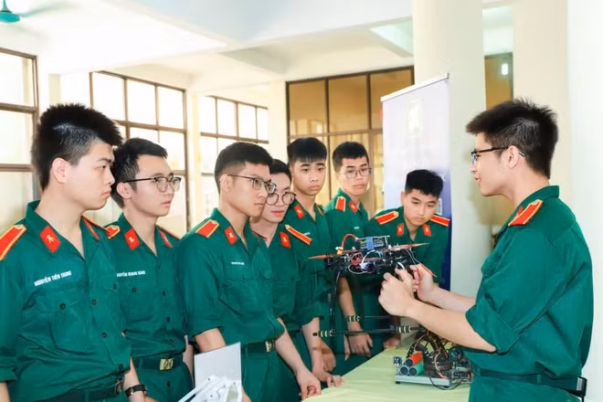 Sinh viên Học viện Kỹ thuật quân sự. Ảnh: MTA