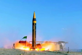 Tranh cãi lớn nhất xuất hiện khi có thông tin Iran tấn công căn cứ Mỹ-Anh tại đảo Diego Garcia. Tuy nhiên, nhiều chuyên gia cho rằng tên lửa Iran hiện có tầm bắn tối đa khoảng 2.000 km, khó có thể vươn tới mục tiêu cách gần 4.000 km.