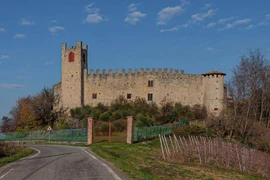 Cậu bé 6 tuổi phát hiện vật thể cổ đại bên suối