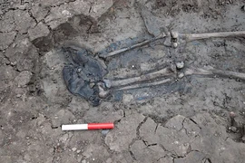 Chuyên gia 'đứng hình' phát hiện hài cốt 500 tuổi, mang ủng da còn nguyên