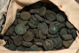 Phát hiện 254 đồng xu cổ hé mở bí ẩn lớn tại Nhà thờ Hồi giáo