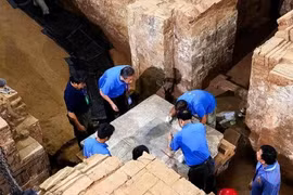 Phát hiện kỳ lạ về bốn đứa trẻ trong lăng mộ cổ Trung Quốc