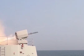 Tàu khu trục Type 055 Trung Quốc diễn tập tách chiến chống ngầm