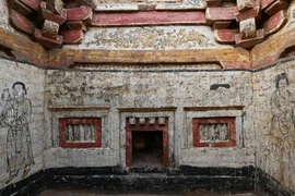 Đào hồ chứa nước tìm thấy mộ cổ bí ẩn đầy ắp báu vật