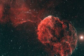 Ảnh tinh vân giống con sứa khoe sắc trong vũ trụ đẹp mãn nhãn