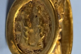 Bulgaria phát hiện chiếc nhẫn cổ 2.000 năm tuổi tượng trưng cho tình yêu