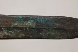 Hai thanh kiếm cổ vẫn sắc bén sau hơn 2.000 năm 