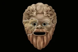 Mảnh mặt nạ thần Satyr cổ đại hé lộ bí ẩn về nhà hát Phanagoria