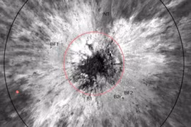 Cú đâm tốc độ cao khắc 'sẹo' khổng lồ lên Mặt trăng