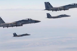 Tiêm kích F-16E của Không quân UAE và vụ phóng tên lửa Fateh-110 của Iran.