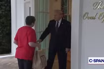 Hoài nghi về khoản tiết kiệm 11.000 USD của nhân viên giao hàng Mỹ