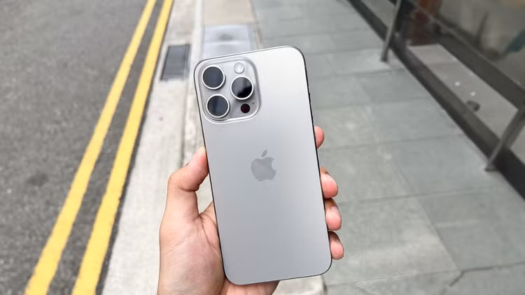 iphone-15-pro-max-titan-tu-nhien.jpg