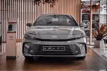 Top sedan cỡ D tại Việt Nam, Toyota Camry bán 78 xe vẫn dẫn đầu phân khúc