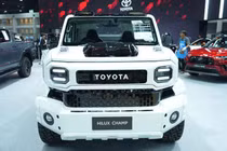 Toyota Hilux Champ - xe bán tải giá siêu rẻ bất ngờ hóa “quái thú”