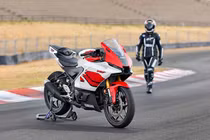 Yamaha R15 và R3 bản đặc biệt kỷ niệm 70 năm, từ 127 triệu đồng