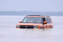 Jetour G700 của Trung Quốc to như Toyota Land Cruiser, nhưng "bơi" giỏi hơn