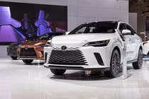 Lexus Việt Nam hạ giá bán xe hybrid, LM 500h giảm hơn 300 triệu đồng