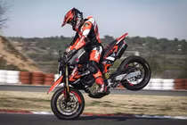 Ra mắt Ducati Hypermotard 698 Mono Nera 2026 mới, từ 428 triệu đồng
